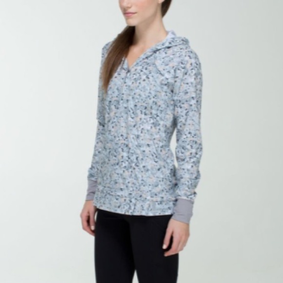 Lululemon Lightened Up Pullover Not So Petite Fleur Silver Spoon Ambient Grey - Picture 3 of 16